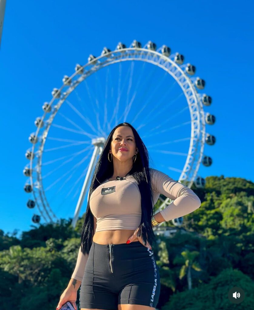 Influencer Bell Ponciano conta para a Rede TV sobre fama de jogar dinheiro do helicóptero 2 IMG 5123