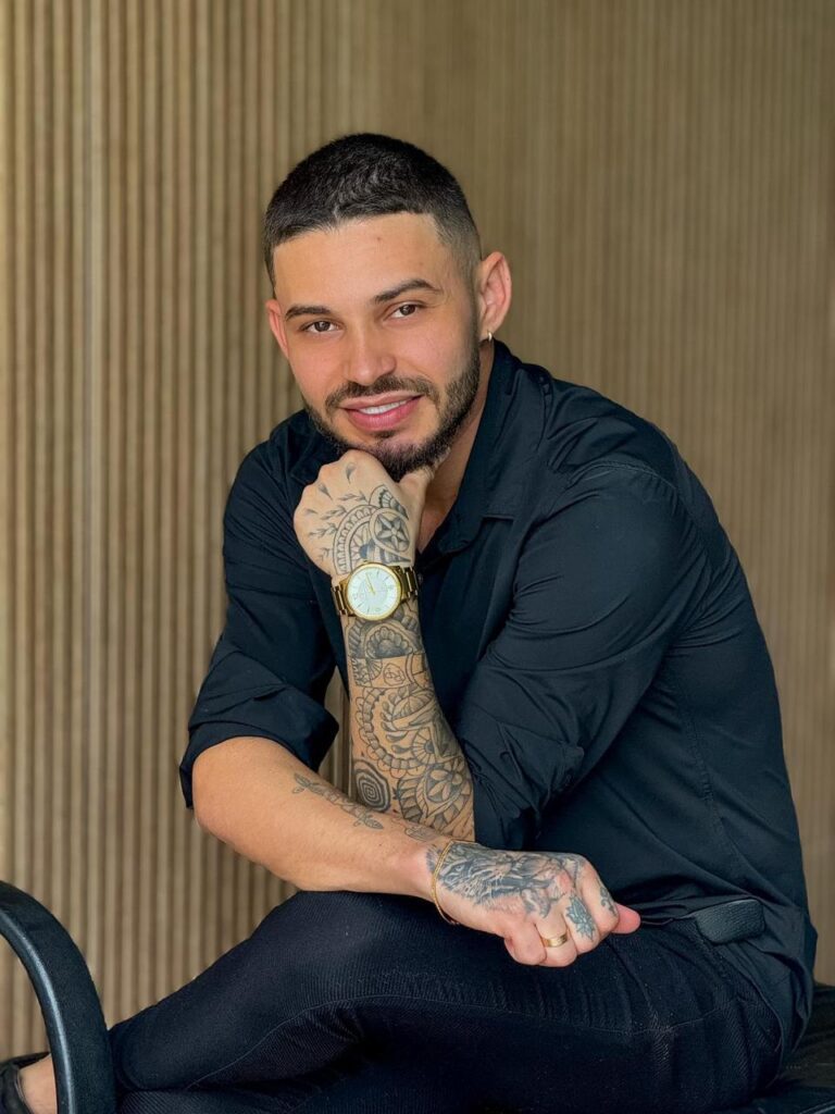 O Príncipe dos Cachos: Júnior Morais revela segredo dos cabelos com curvaturas perfeitas 5 WhatsApp Image 2024 07 31 at 21.41.30 5