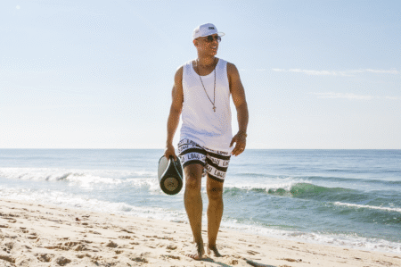 MC Koringa leva romantismo para o funk carioca em “A Mais Linda do Baile”