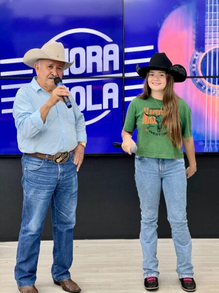 Nathalia Serena Brilha no Programa “Chora Viola”