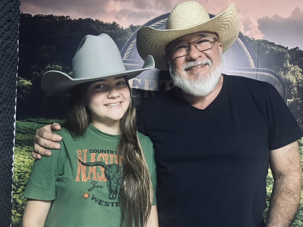Nathalia Serena Lança “Pião Pira” no Programa Raiz Sertaneja