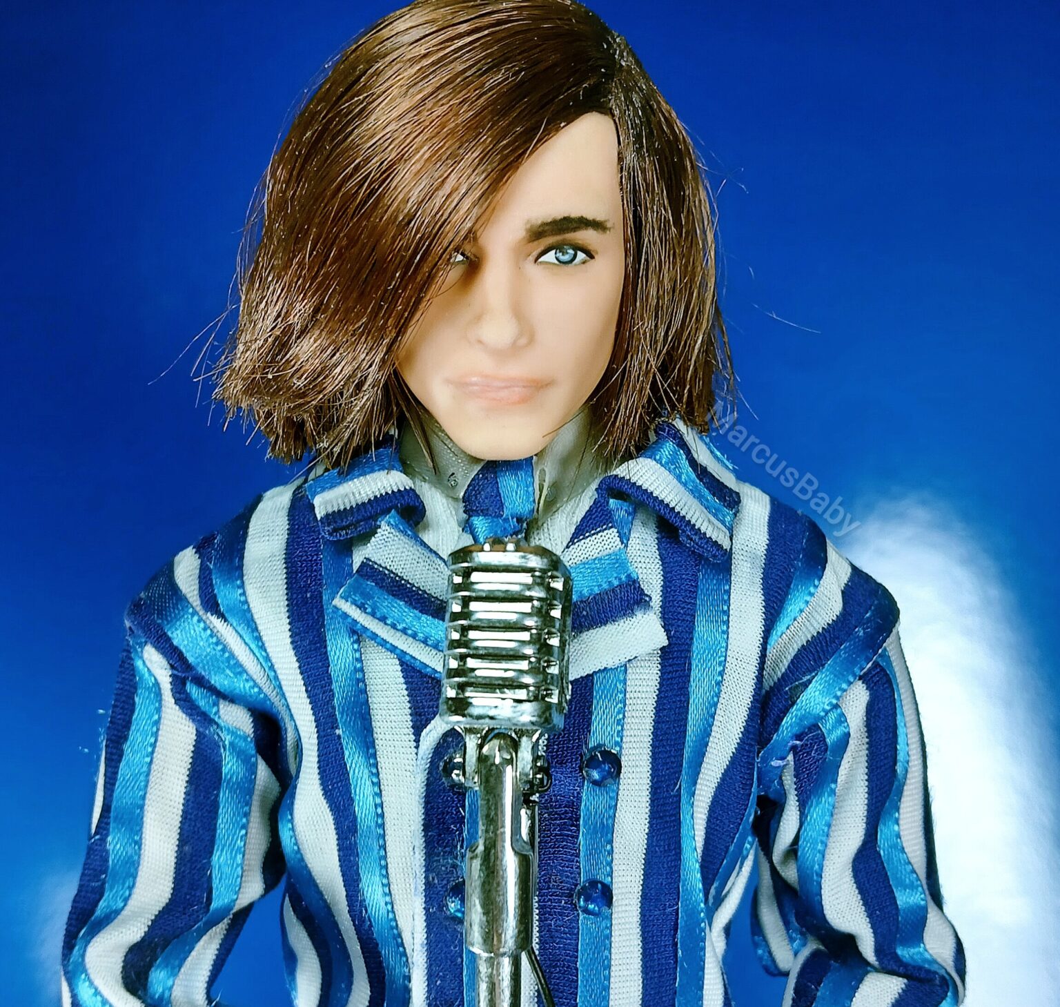 Ronnie Von ganha boneco em sua versão dos anos 60 Ronnie Von ganha boneco em sua versão dos anos 60