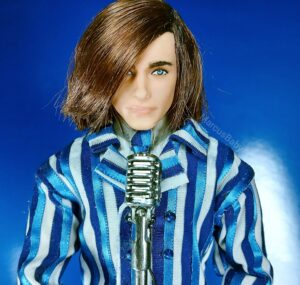 Ronnie Von ganha boneco em sua versão dos anos 60 Ronnie Von ganha boneco em sua versão dos anos 60