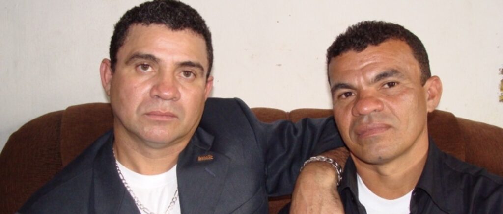 Dupla Sertaneja Carlos e Adriano: Uma Jornada Musical de 20 Anos