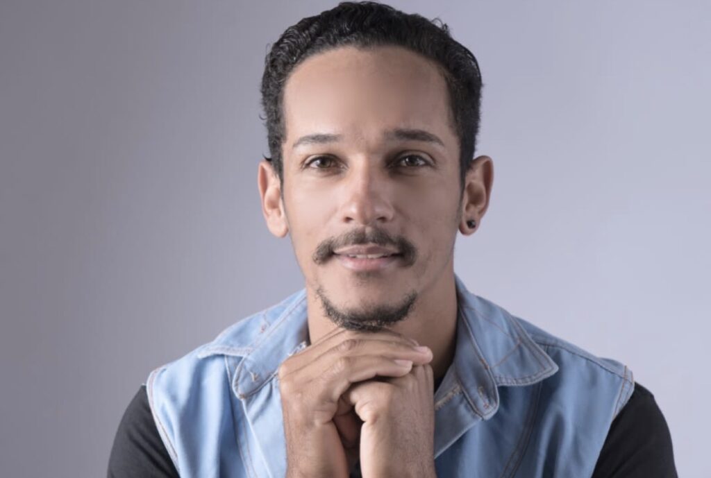 Adria Nunes: Uma História de Superação e Amor pela Música Adria Nunes: Uma História de Superação e Amor pela Música