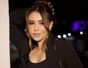 Beatriz Souza transforma oportunidade inesperada em carreira na moda e na comunicação